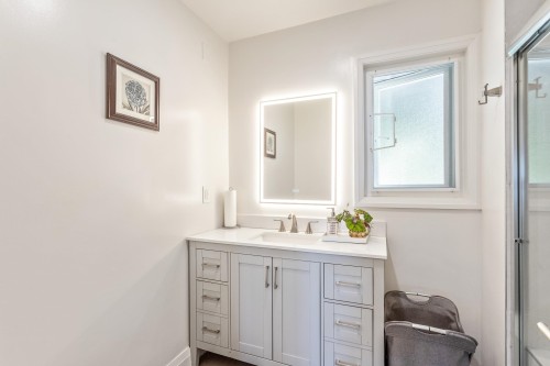 1111 Gilston Road, West Vancouver, BC 