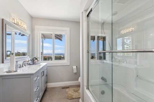 1111 Gilston Road, West Vancouver, BC 