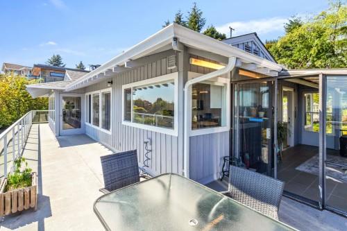 1111 Gilston Road, West Vancouver, BC 