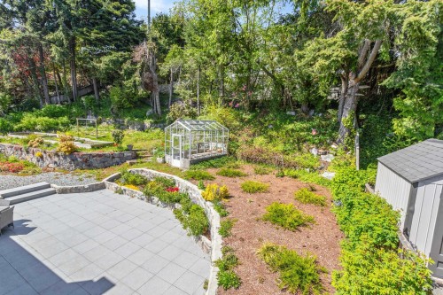 1111 Gilston Road, West Vancouver, BC 