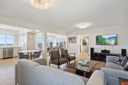 1111 Gilston Road, West Vancouver, BC 