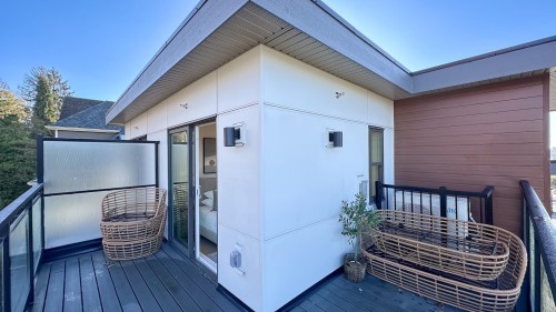 1-3800 Pender Street, Burnaby, BC 