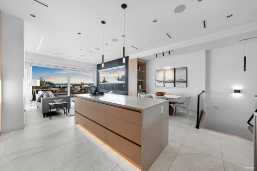 1236 Duchess Avenue, West Vancouver, BC 