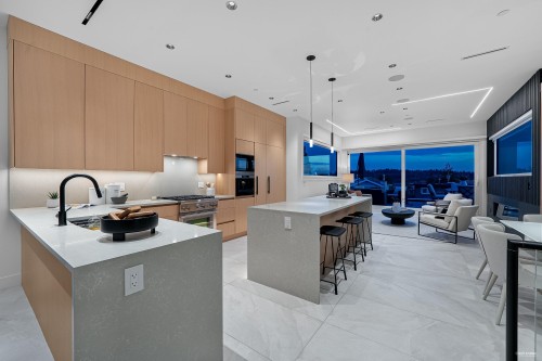 1236 Duchess Avenue, West Vancouver, BC 