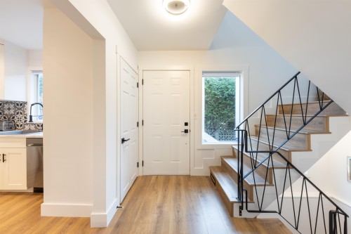 8 Glenmore Drive, West Vancouver, BC 