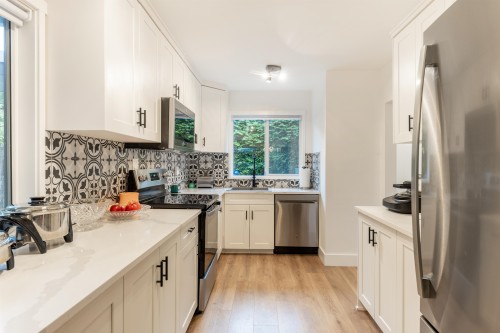 8 Glenmore Drive, West Vancouver, BC 