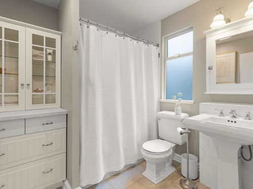 829 14Th Avenue E, Vancouver, BC 