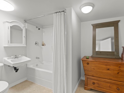 829 14Th Avenue E, Vancouver, BC 