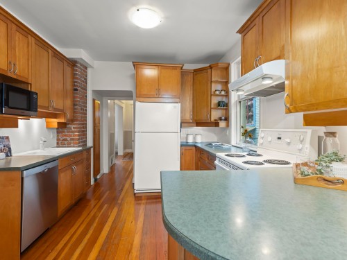 829 14Th Avenue E, Vancouver, BC 