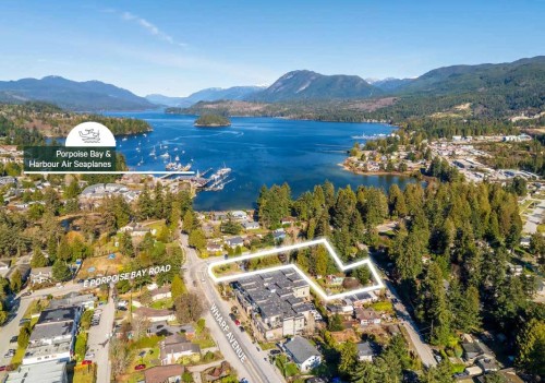 5686 Wharf Avenue, Sechelt, BC 