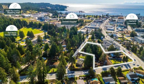 5686 Wharf Avenue, Sechelt, BC 