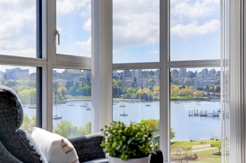 10A-199 Drake Street  Vancouver, BC V6Z 2T9