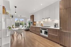 202-379 Broadway E  Vancouver, BC V5T 1W6