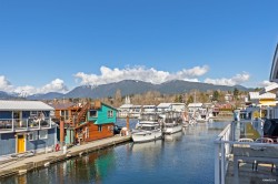 29-415 Esplanade Avenue  North Vancouver, BC V7M 1A6