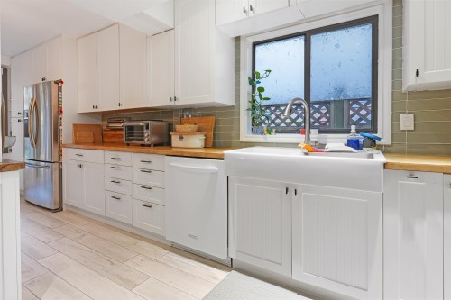 4990 Capilano Road, North Vancouver, BC 