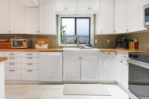 4990 Capilano Road, North Vancouver, BC 