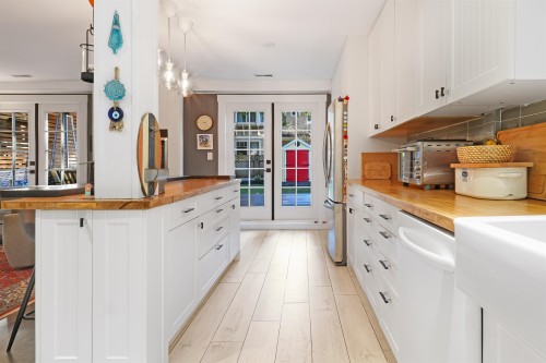 4990 Capilano Road, North Vancouver, BC 