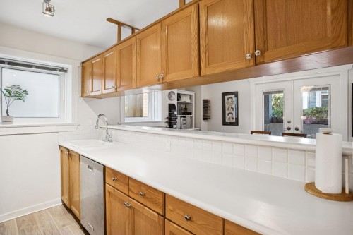 327 15Th Avenue W, Vancouver, BC 