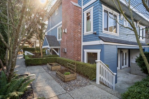 327 15Th Avenue W, Vancouver, BC 