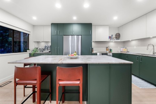 34-1910 Cedar Village Crescent  North Vancouver, BC V7J 3L8