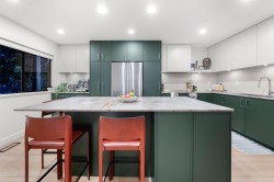 34-1910 Cedar Village Crescent  North Vancouver, BC V7J 3L8