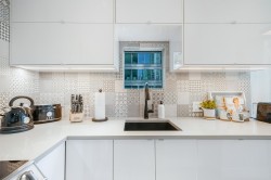 707-1166 Melville Street  Vancouver, BC V6E 4P5