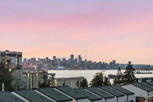 304-707 3rd Street E North Vancouver, BC V7L 1G8