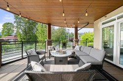 218-733 14th Street W North Vancouver, BC V7M 0C6