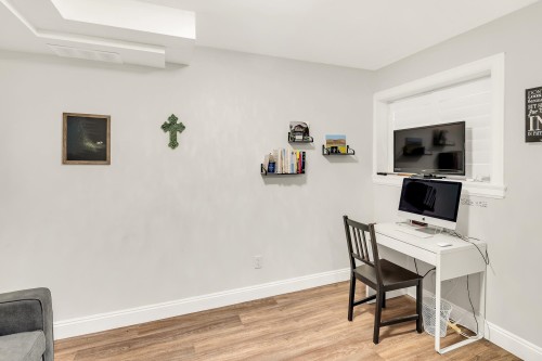 1020 Jay Crescent, Squamish, BC 