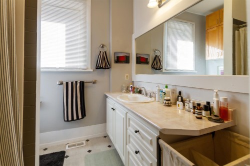 1925 Adanac Street, Vancouver, BC 