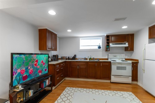 1925 Adanac Street, Vancouver, BC 