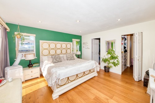 826 13Th Street E, North Vancouver, BC 