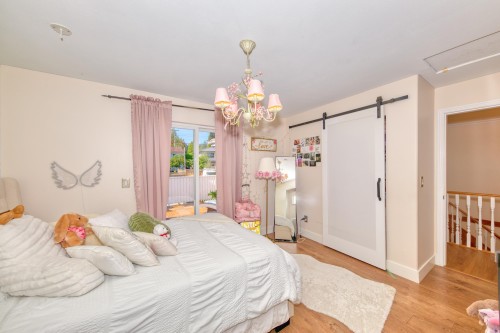 826 13Th Street E, North Vancouver, BC 