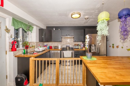 826 13Th Street E, North Vancouver, BC 