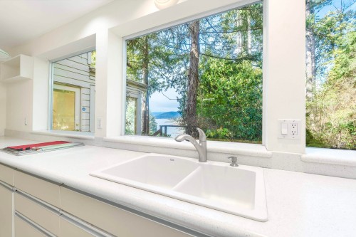 5295 Gulf Place, West Vancouver, BC 