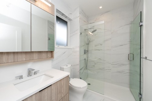 207-7161 17Th Avenue, Burnaby, BC 