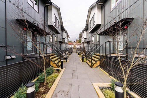 207-7161 17Th Avenue, Burnaby, BC 