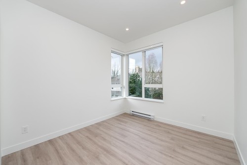 207-7161 17Th Avenue, Burnaby, BC 