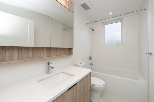 207-7161 17Th Avenue, Burnaby, BC 