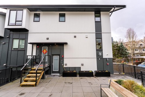 207-7161 17Th Avenue, Burnaby, BC 