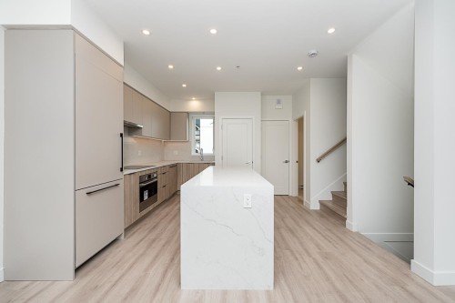 207-7161 17Th Avenue, Burnaby, BC 