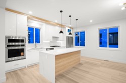 2-3881 Hurst Street  Burnaby, BC V5J 1M4