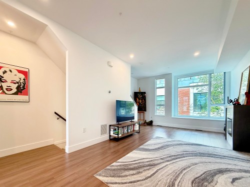 5458 Oak Street, Vancouver, BC 