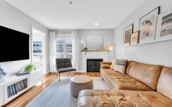 208-1516 1st Avenue E Vancouver, BC V5N 1A5