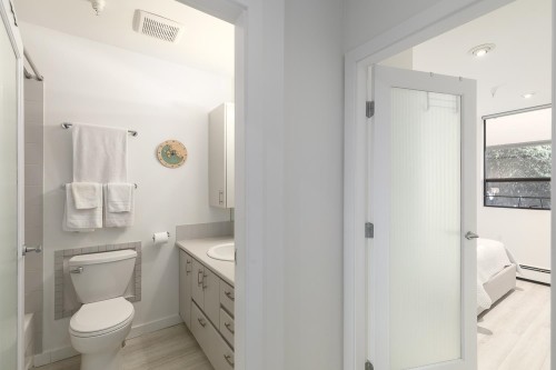 101-1737 Duchess Avenue, West Vancouver, BC 