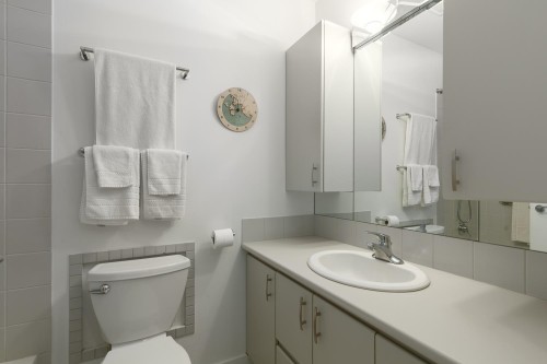 101-1737 Duchess Avenue, West Vancouver, BC 