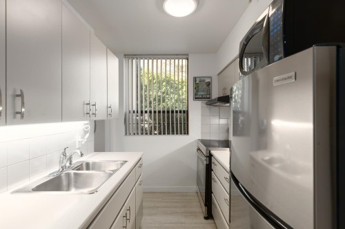 101-1737 Duchess Avenue, West Vancouver, BC 