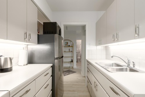 101-1737 Duchess Avenue, West Vancouver, BC 