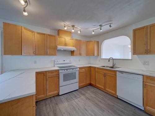 5683 Emily Way, Sechelt, BC 