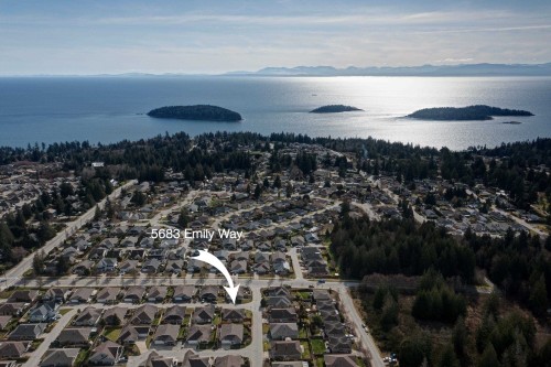 5683 Emily Way, Sechelt, BC 